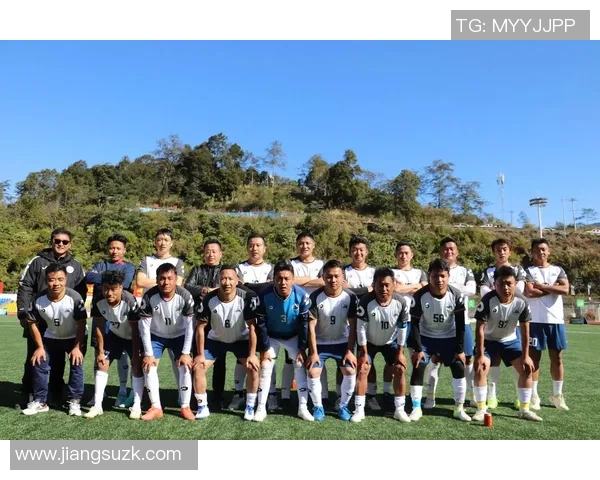 足球明星如何从青涩少年成长为顶级球员的成功之路揭秘